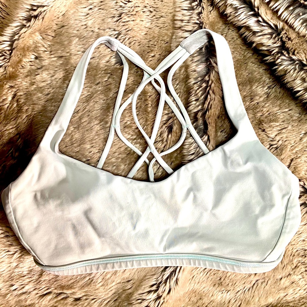 Lululemon free to be zen bra icy blue white size 6